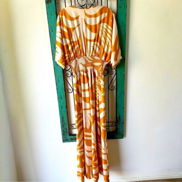 Love Highlight upscale jumpsuit. Palm print this is a summer vacay dream! Sz M. - Picture 9 of 11
